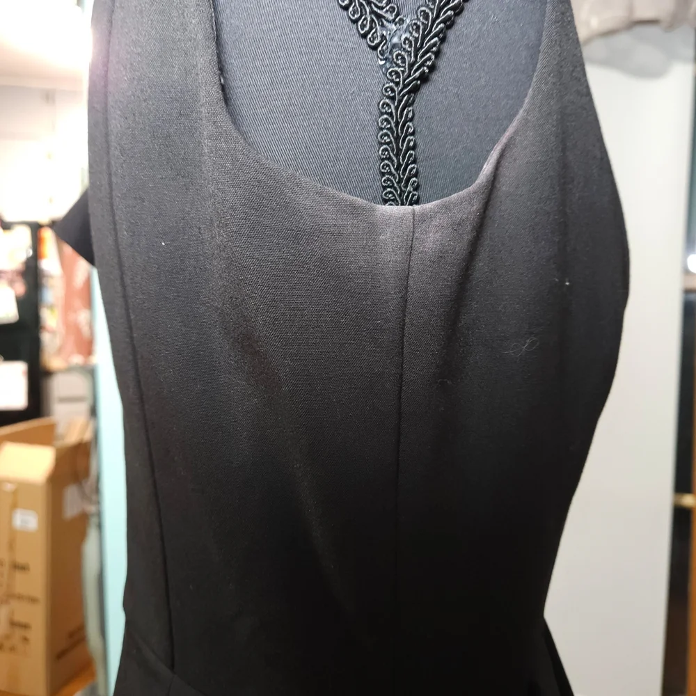 Calvin Klein Elegant Black Ruffle Dress • Fair Condition • Size 6 - Picture 5 of 11